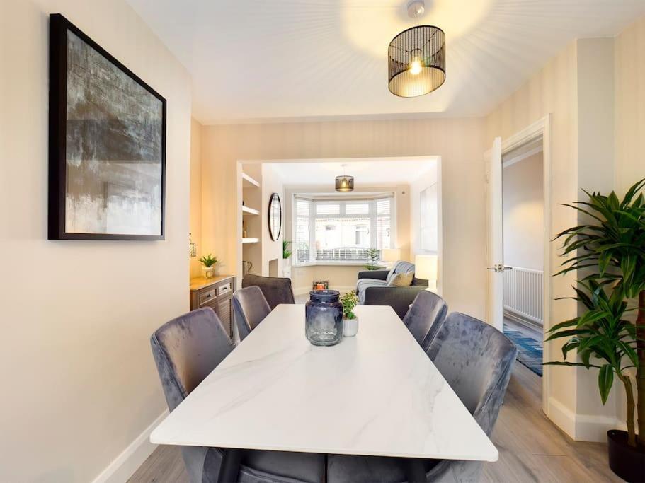 It'S Broadway Baby! Great House Close To City Centre Belfast Exterior photo