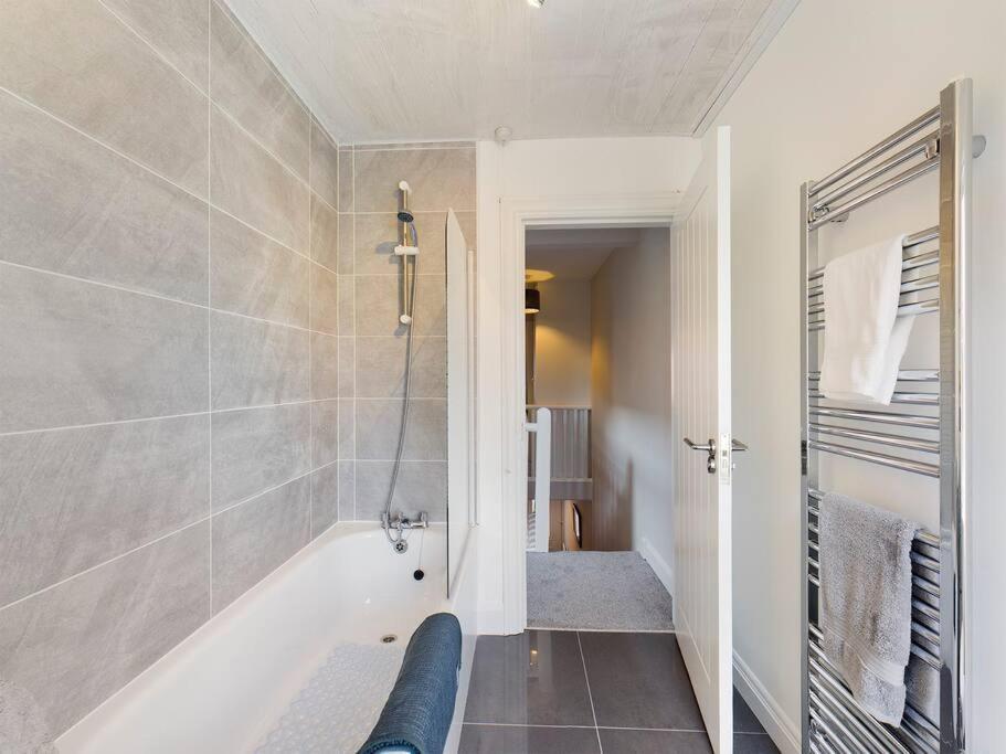 It'S Broadway Baby! Great House Close To City Centre Belfast Exterior photo
